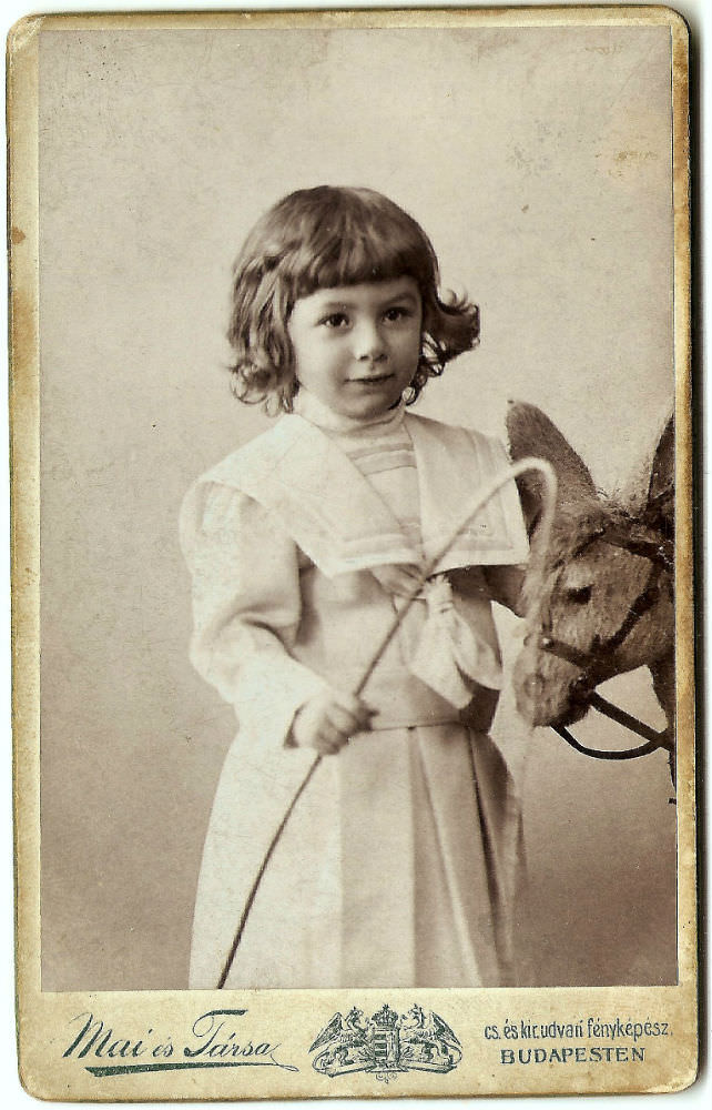 Mai Manó: Gyerek szamárral, 1903