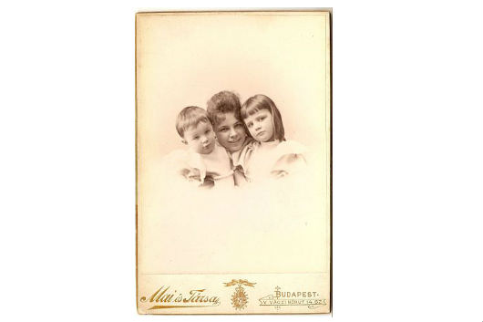 Mai és Társa: Bókay Adrienne, és Christina 1895