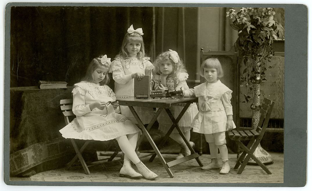 A Geszti gyermekek (1911 körül)